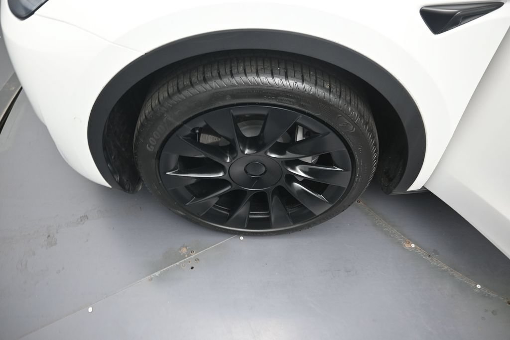Used 2021 Tesla Model Y Long Range AWD/4WD image 34