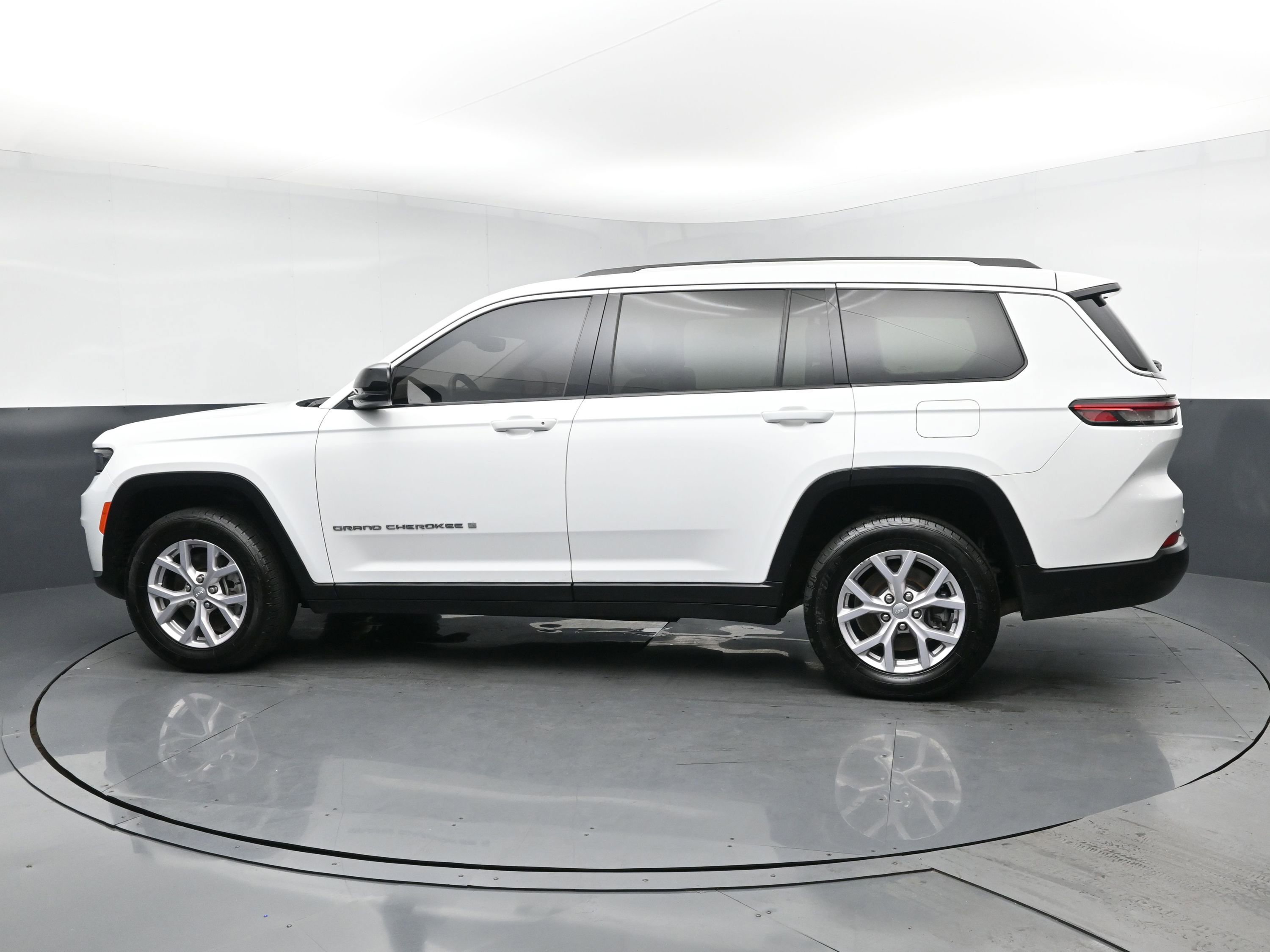 Used 2022 Jeep Grand Cherokee L Limited image 4
