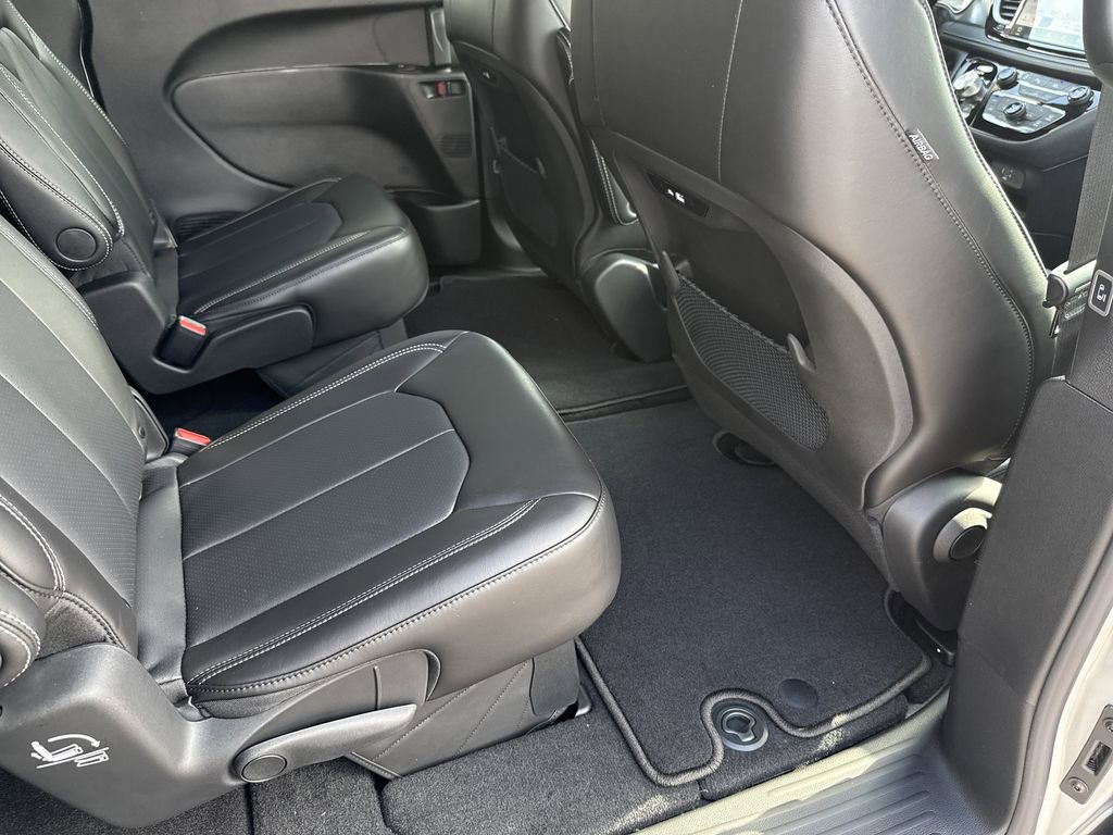 New 2026 Chrysler Pacifica Select image 40