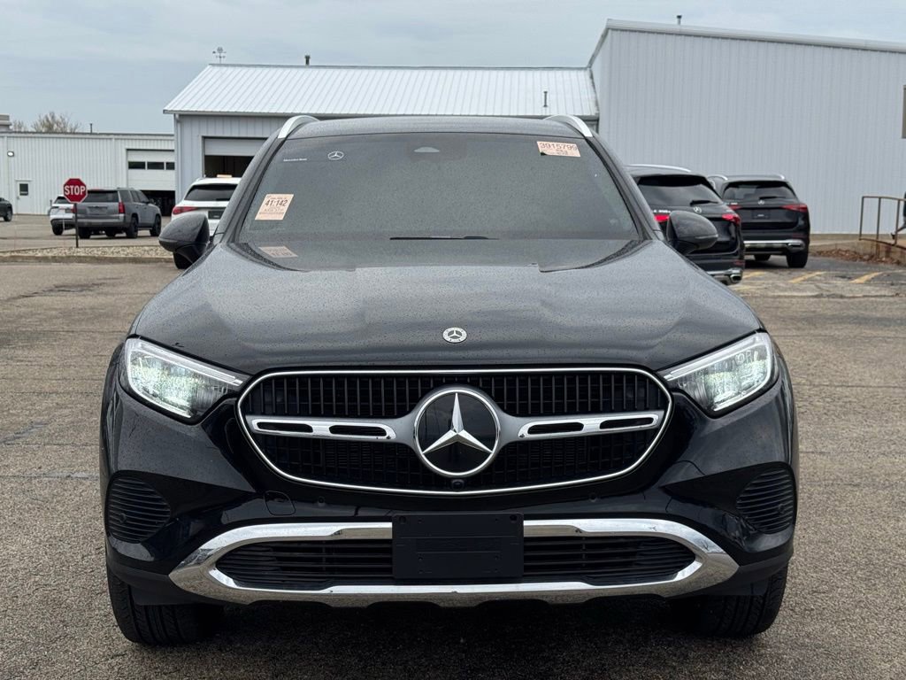 Used 2025 Mercedes-Benz GLC 350e 4MATIC image 3