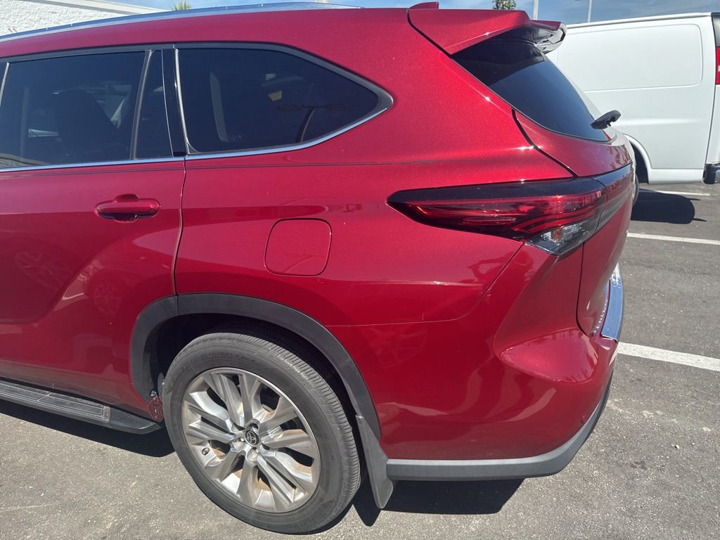 Used 2022 Toyota Highlander Limited image 7
