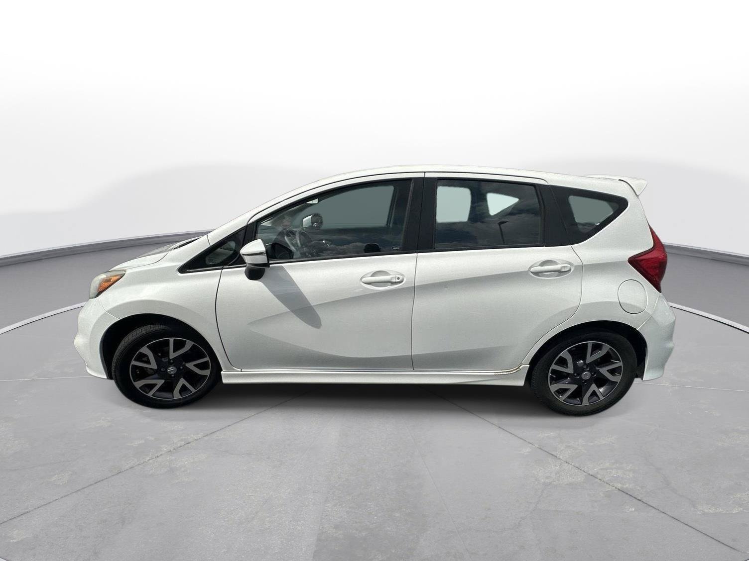 Used 2016 Nissan Versa Note SR FWD image 9