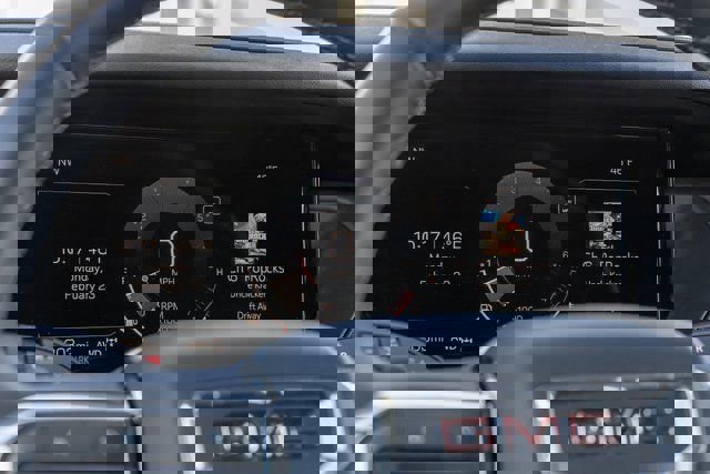 Used 2025 GMC Acadia Elevation image 18