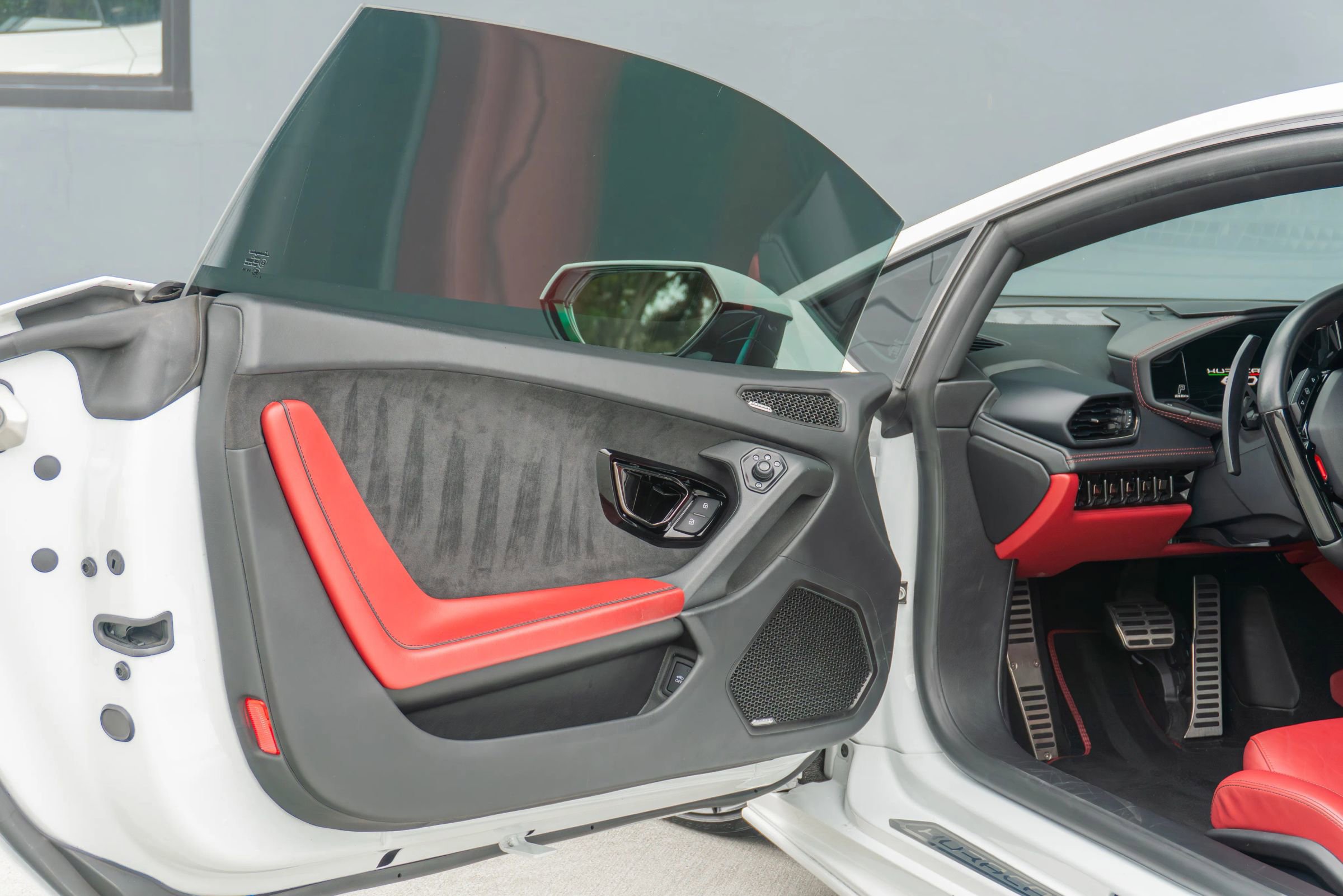 Used 2020 Lamborghini Huracan EVO image 57