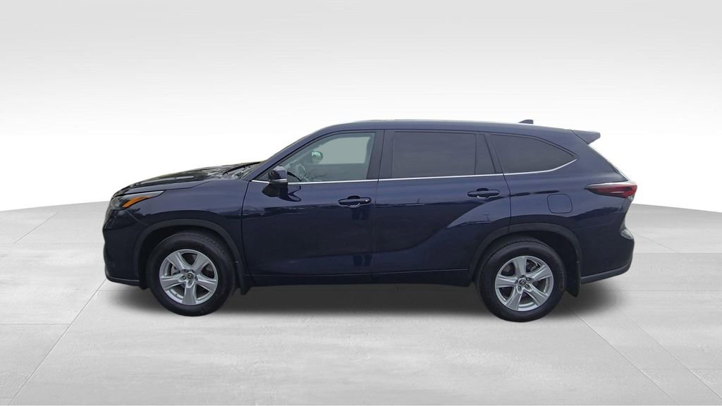 Used 2024 Toyota Highlander LE image 5