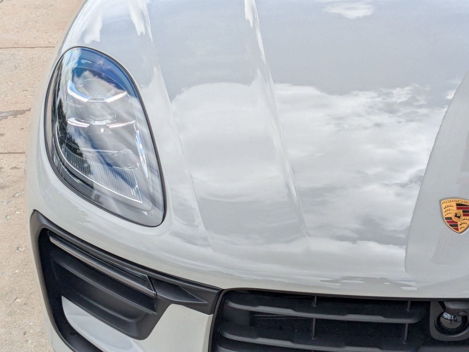 Certified 2025 Porsche Macan image 12
