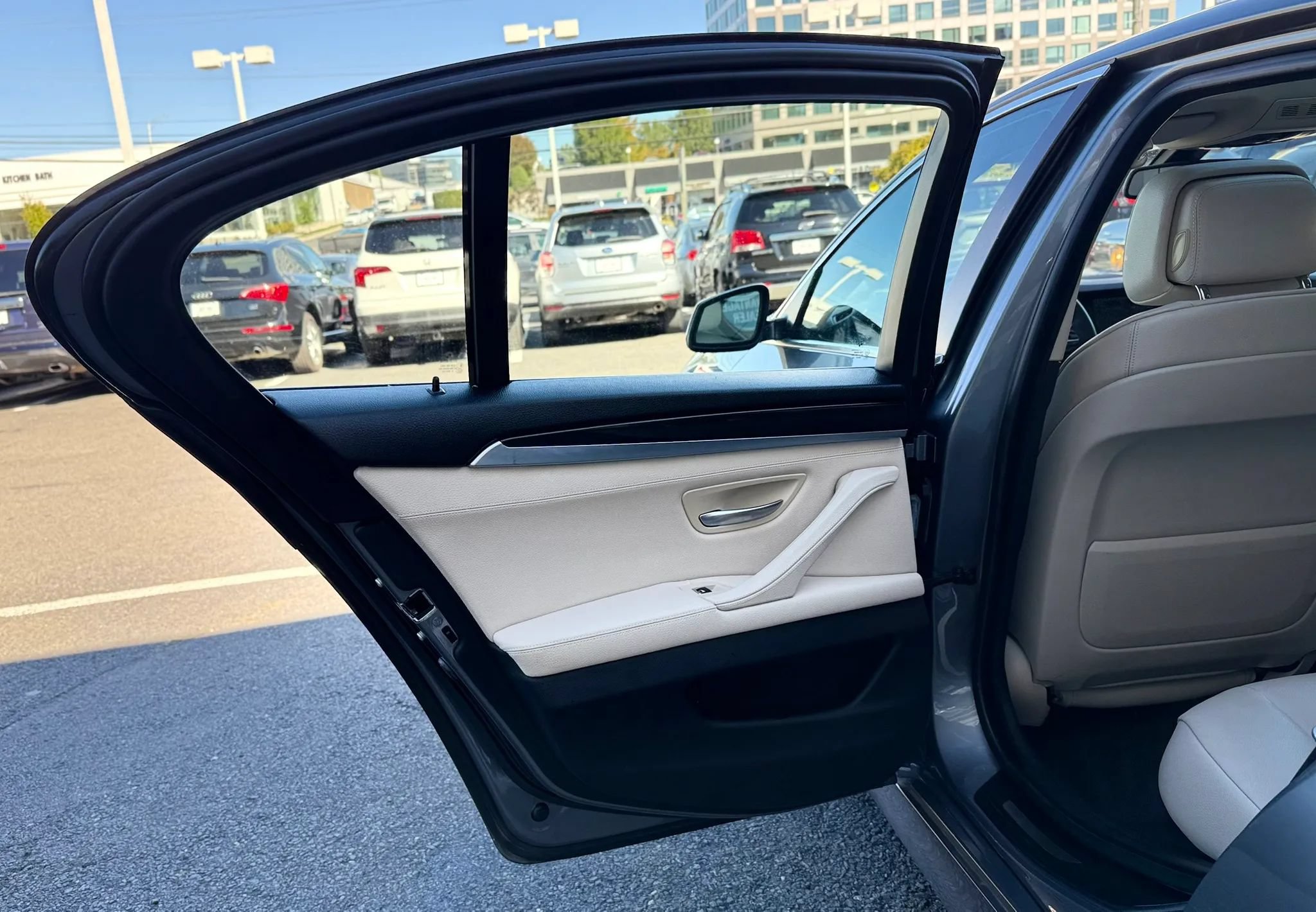 Used 2013 BMW 528i Sedan RWD image 29
