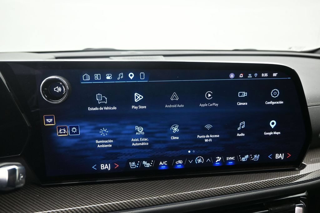 Used 2025 Chevrolet Traverse High Country FWD image 14