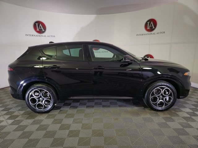 Used 2025 Alfa Romeo Tonale w/ Premium Package AWD/4WD image 3