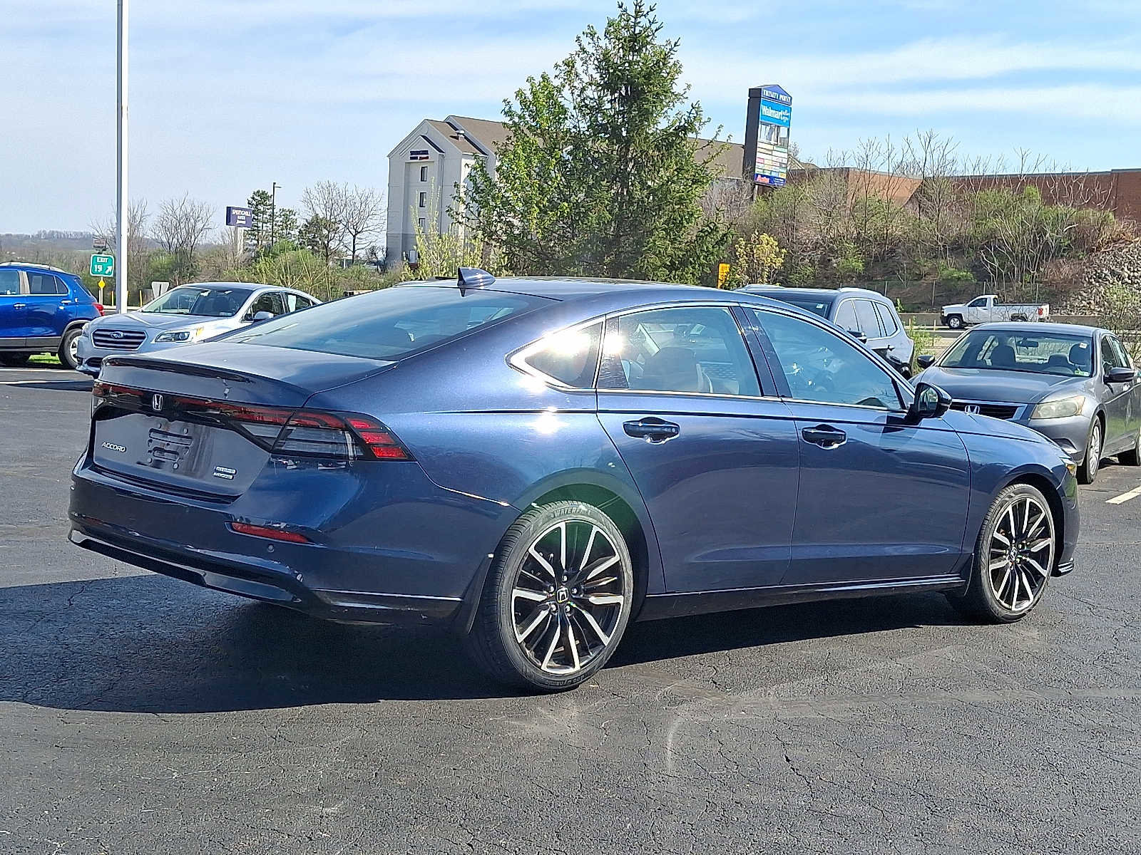 Used 2023 Honda Accord Touring image 6