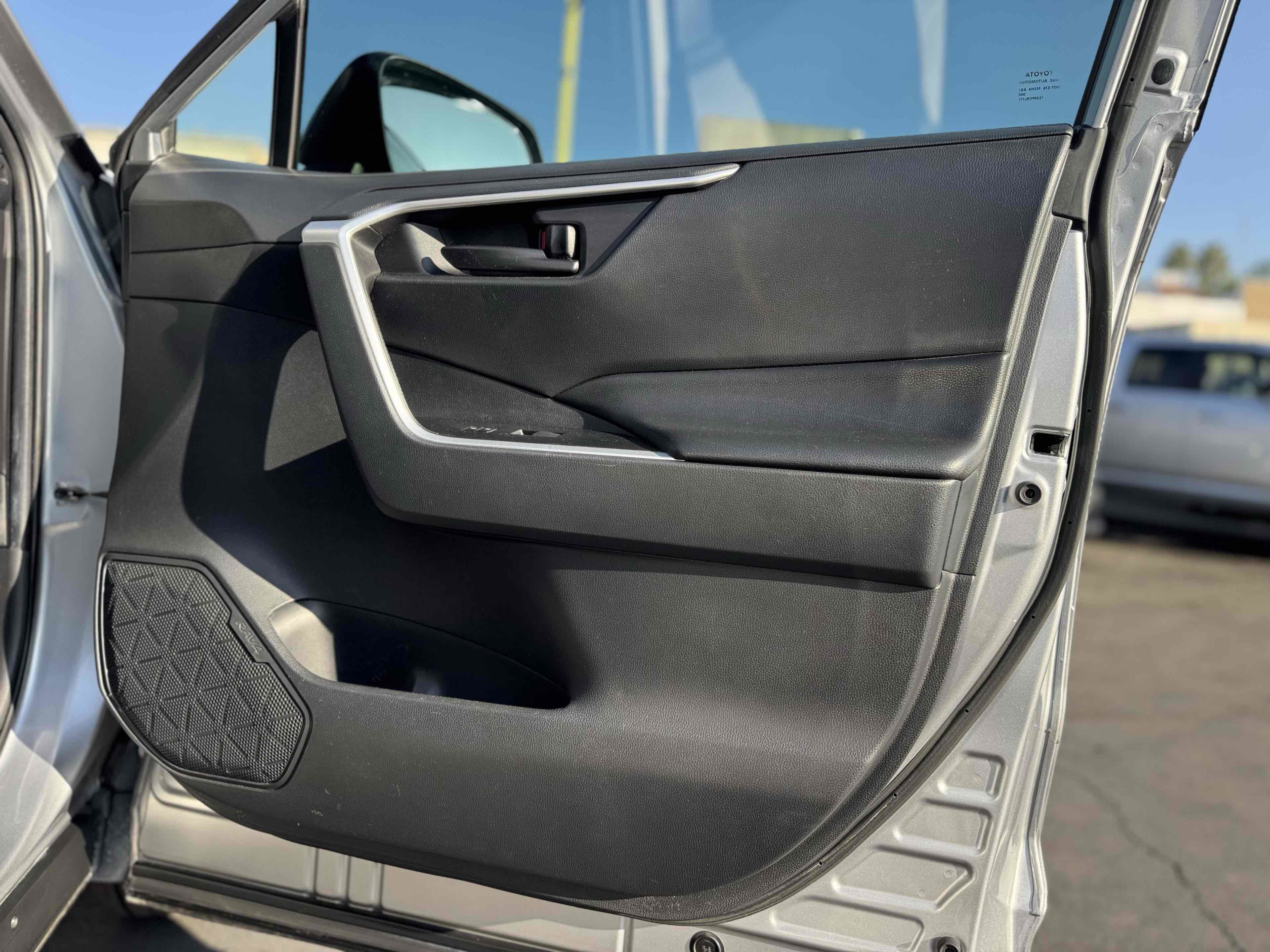 Used 2019 Toyota RAV4 LE w/ Carpet Mat Package image 19