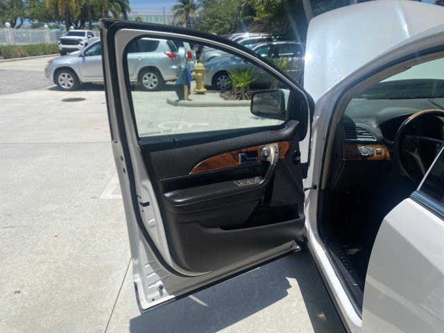 Used 2011 Lincoln MKX 2WD w/ 102A Rapid Spec Order Code image 10