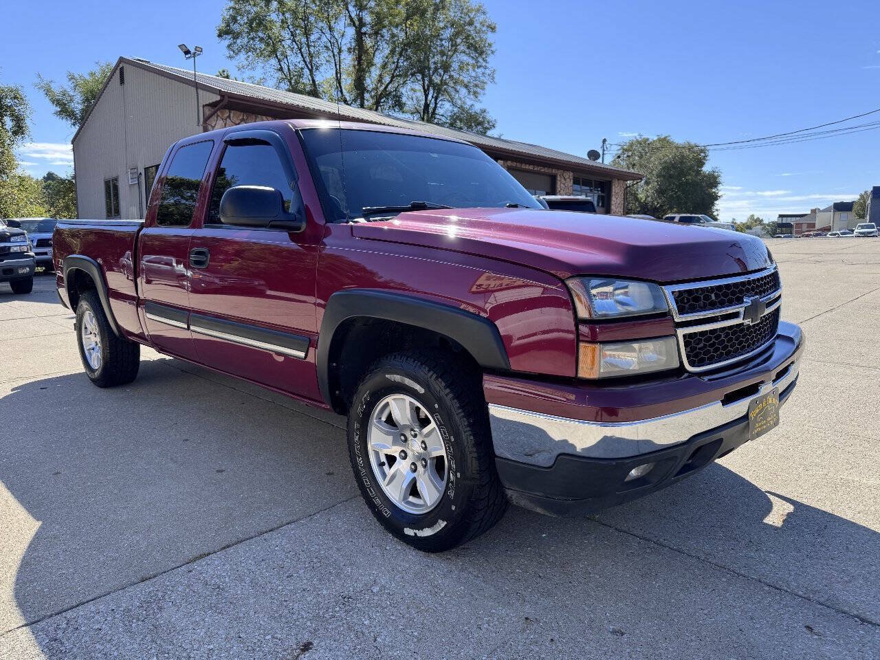 Used 2007 Chevrolet Silverado 1500 LT w/ Extended Cab Value Package AWD/4WD image 3