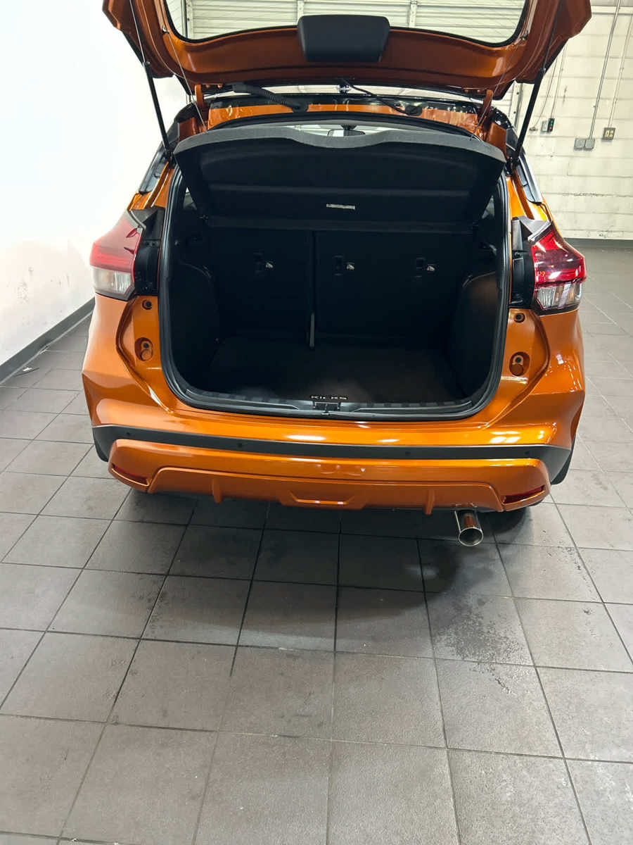 Used 2023 Nissan Kicks SR w/ SR Premium Package FWD image 10