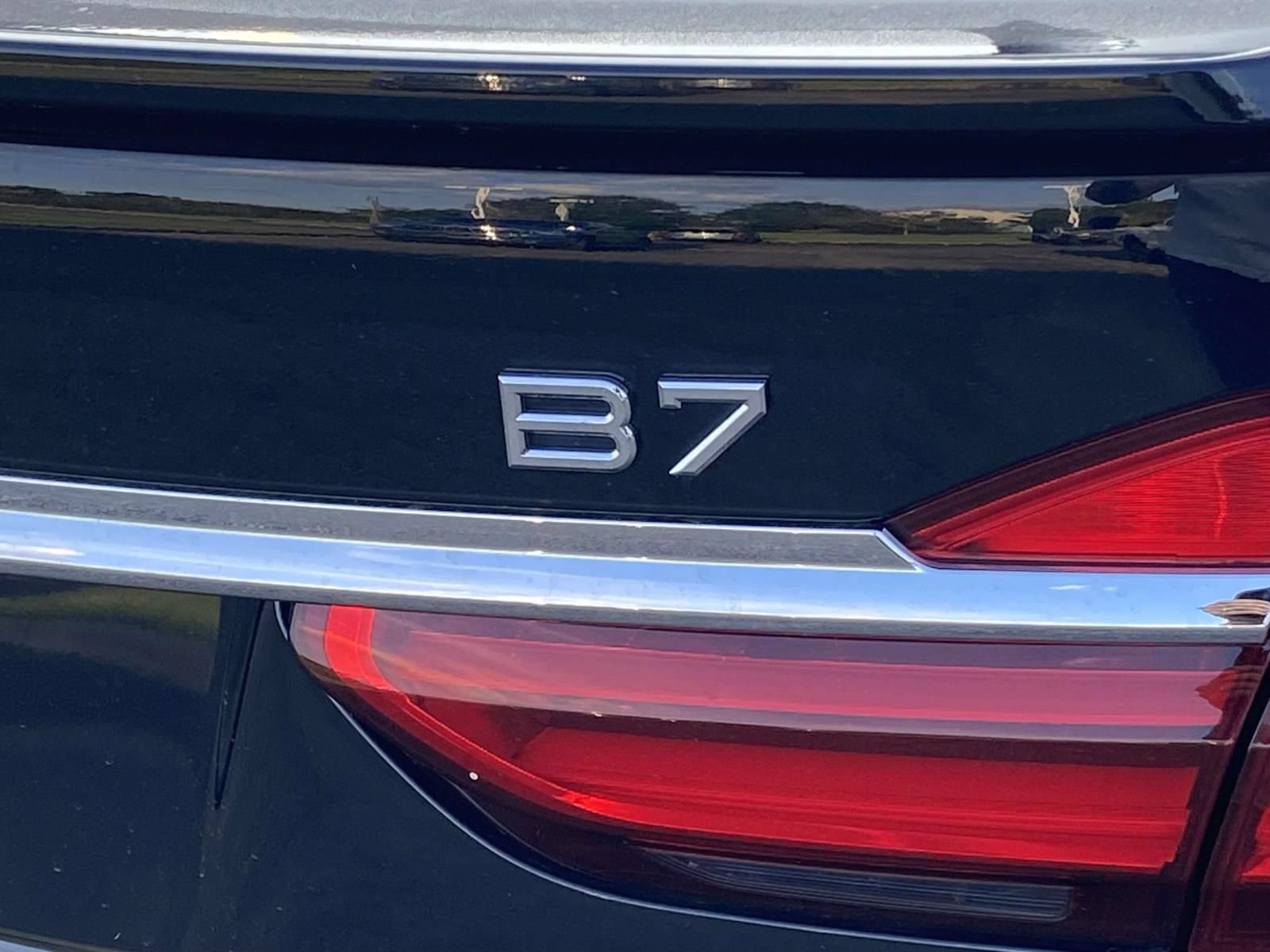 Used 2017 BMW ALPINA B7 xDrive AWD/4WD image 11