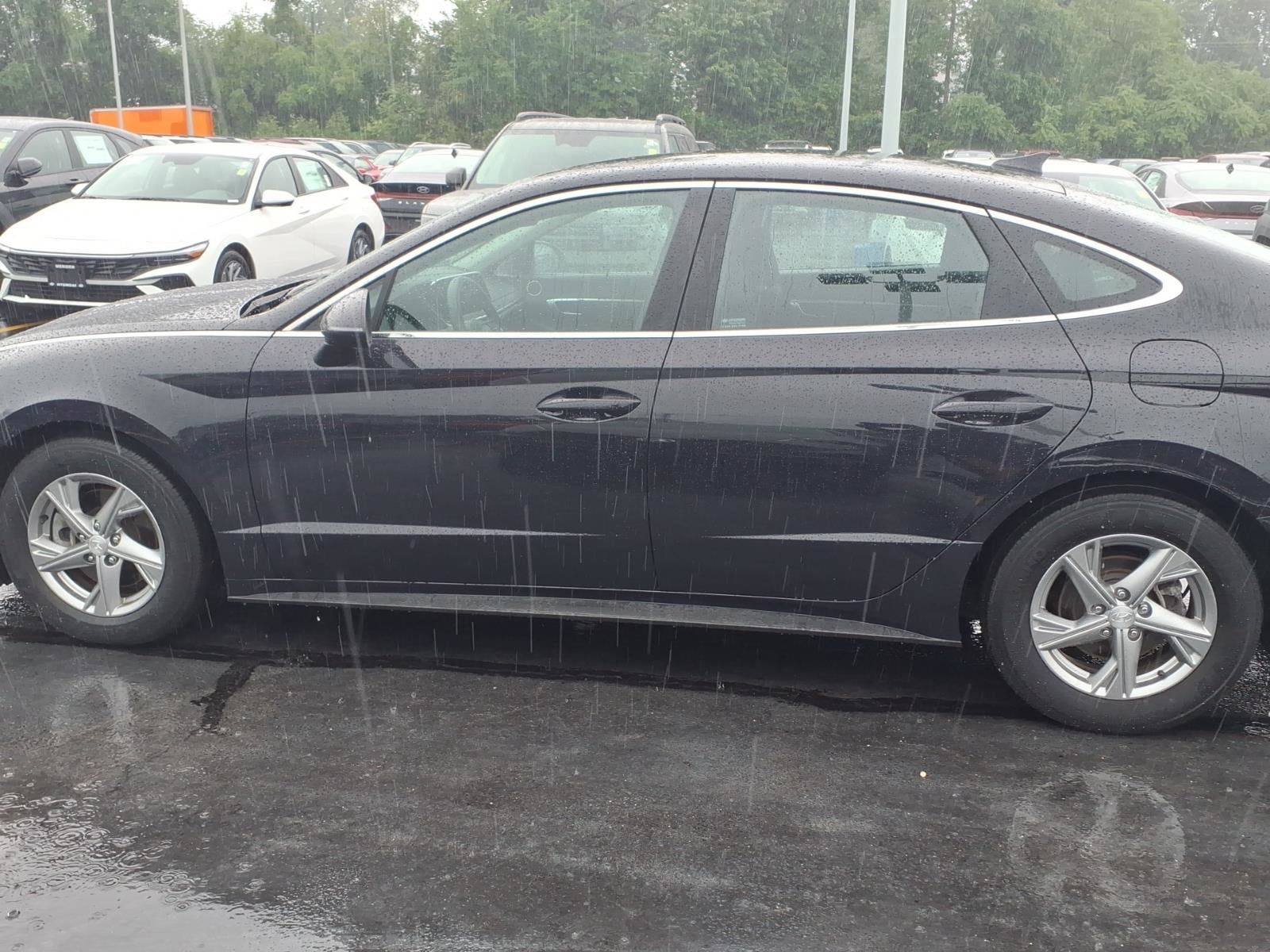 Certified 2023 Hyundai Sonata SE w/ Cargo Package FWD image 8