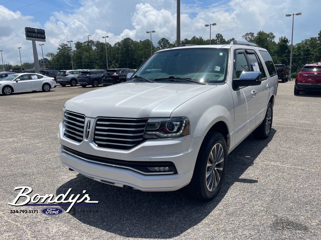 Used 2017 Lincoln Navigator Select RWD image 3