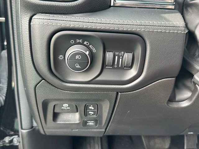 Used 2025 RAM 1500 Limited AWD/4WD image 25