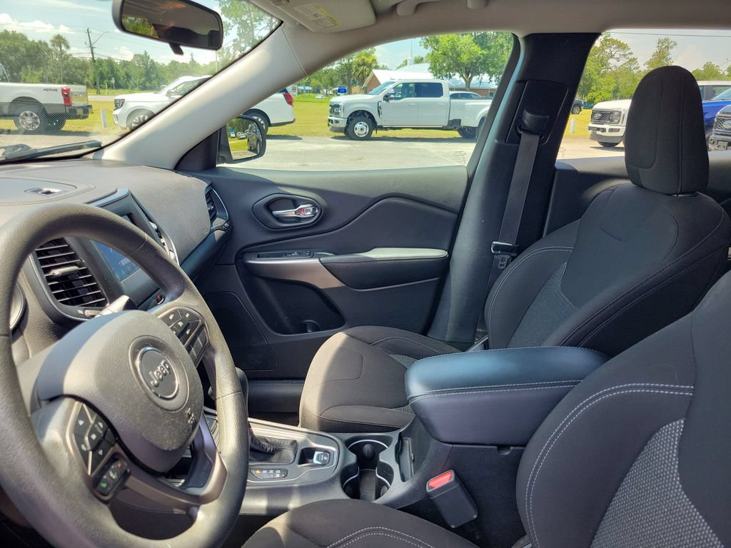 Used 2019 Jeep Cherokee Latitude w/ Popular Appearance Group FWD image 19