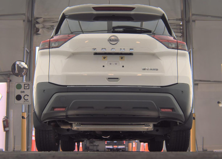 Used 2023 Nissan Rogue SV AWD/4WD image 3