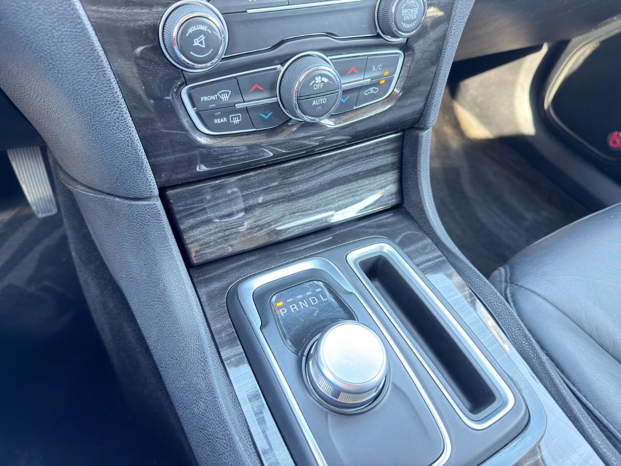 Used 2015 Chrysler 300 Limited w/ Driver Convenience Group image 53