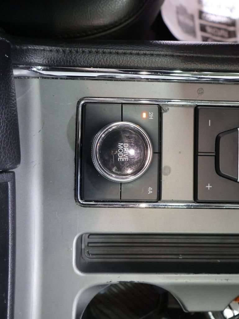 Used 2020 Ford Expedition XLT w/ Equipment Group 202A AWD/4WD image 40