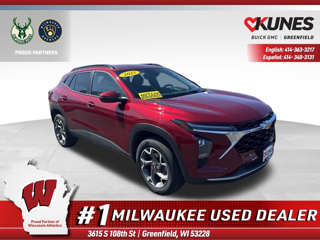 Used 2025 Chevrolet Trax LT FWD image 1