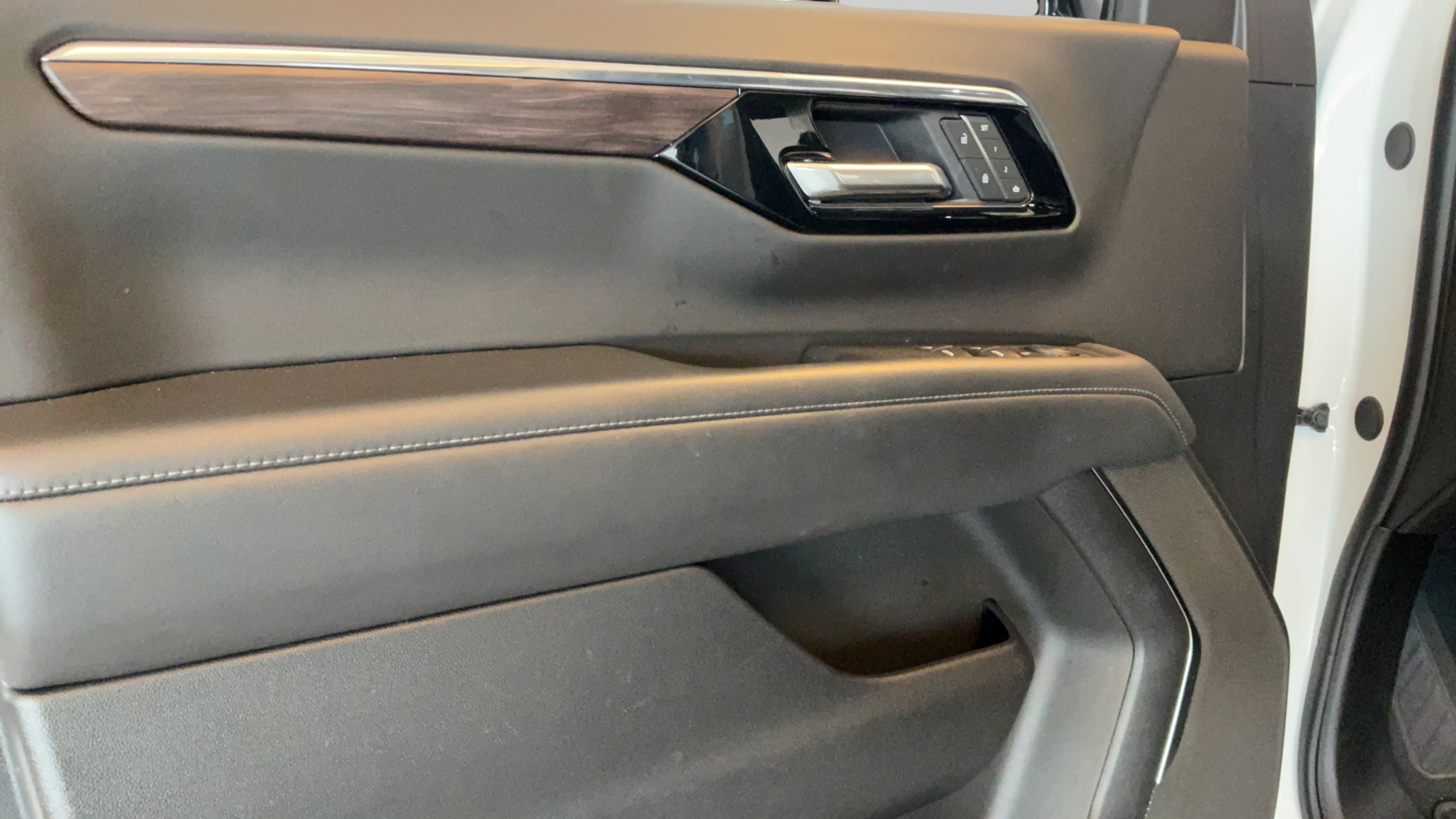 Used 2025 Chevrolet Suburban LT AWD/4WD image 26