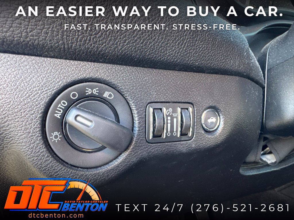 Used 2016 Dodge Challenger SXT w/ Driver Convenience Group RWD image 8