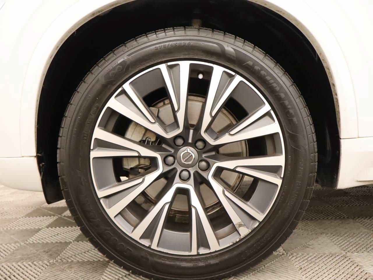 Used 2020 Volvo XC90 T6 Momentum w/ Protection Package Premier AWD/4WD image 6
