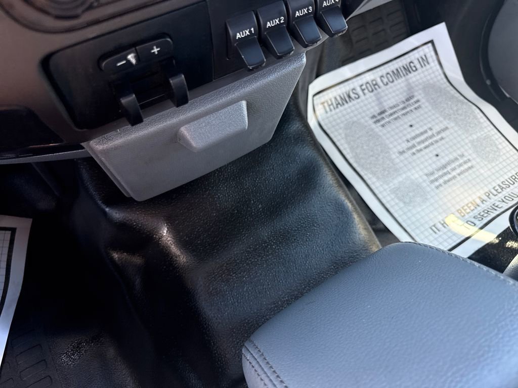 Used 2015 Ford F550 2WD Regular Cab Super Duty image 39
