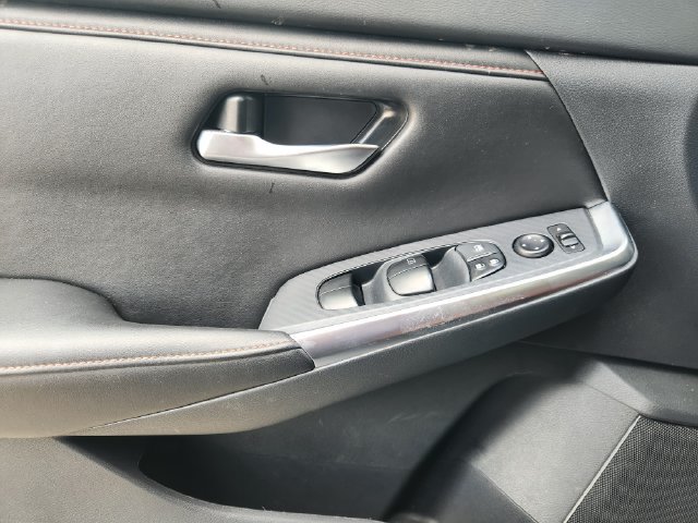 Used 2025 Nissan Sentra SR FWD image 21