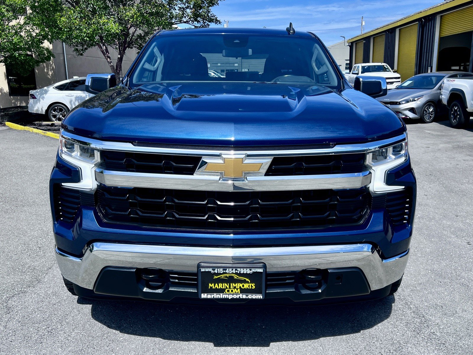 Used 2022 Chevrolet Silverado 1500 LT AWD/4WD image 3