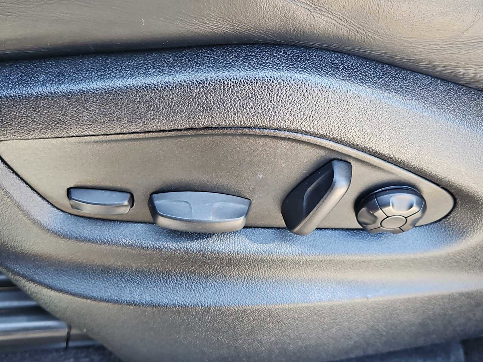 Used 2024 Porsche Cayenne Coupe AWD/4WD image 15