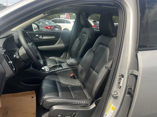 Certified 2023 Volvo XC40 B5 Plus w/ Protection Package Premier image 19