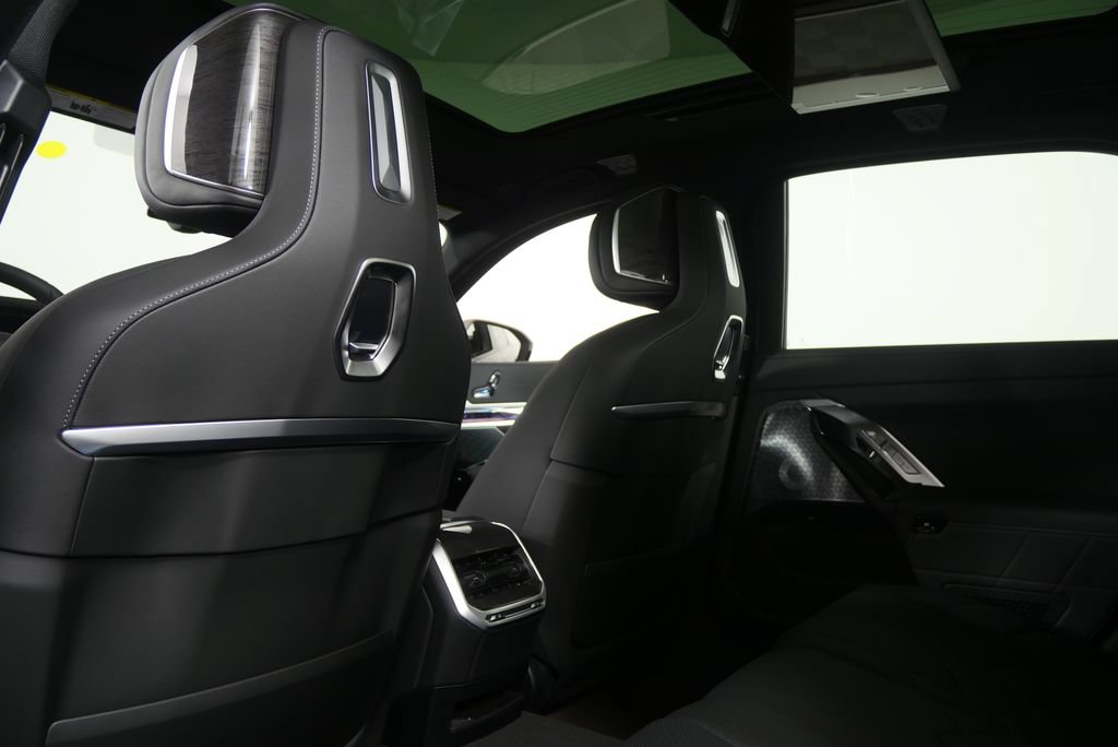 New 2026 BMW i7 xDrive60 AWD/4WD image 17