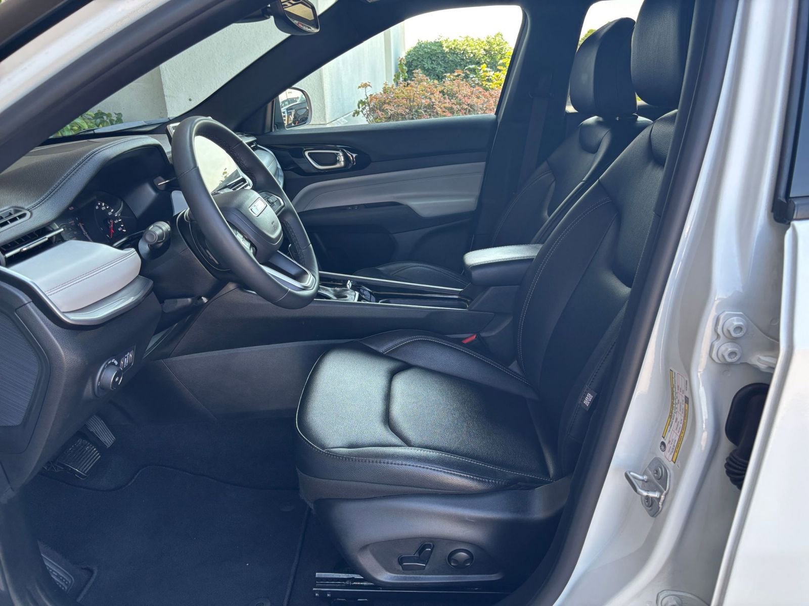 Used 2025 Jeep Compass Limited AWD/4WD image 28