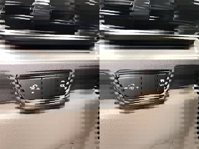 Used 2025 Kia Carnival EX image 21