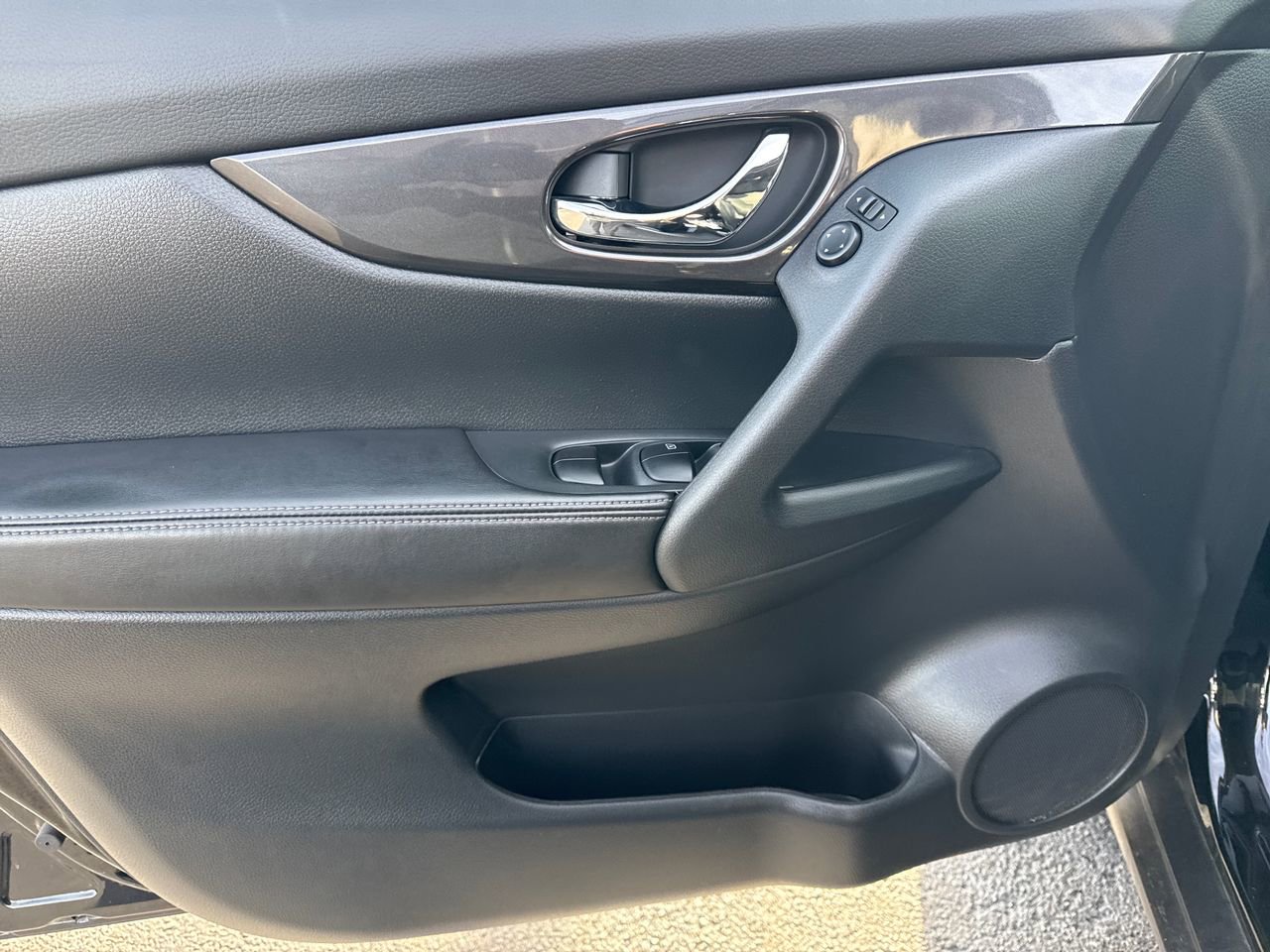 Used 2020 Nissan Rogue S image 16