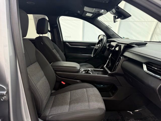 Used 2025 GMC Acadia Elevation image 18