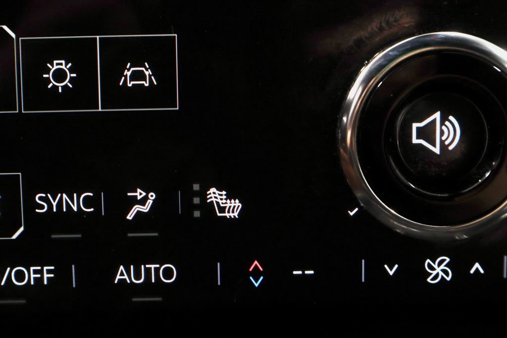 Used 2025 GMC Acadia Elevation AWD/4WD image 4
