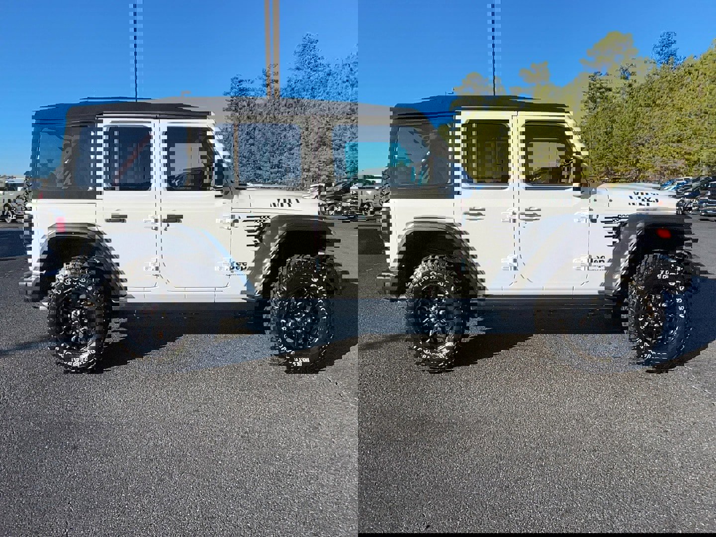 Used 2024 Jeep Wrangler Willys image 4