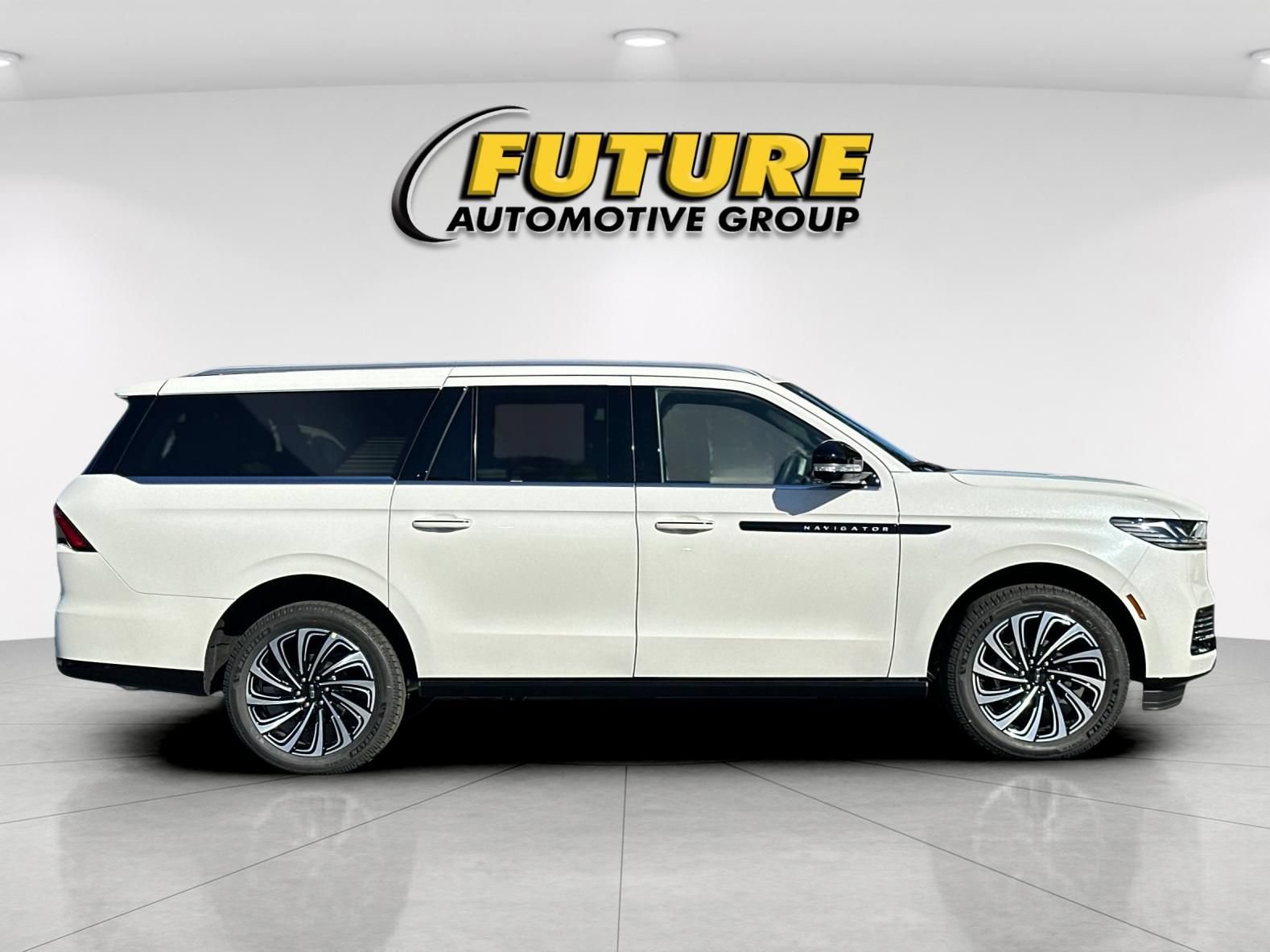 New 2027 Lincoln Navigator L Black Label AWD/4WD image 2