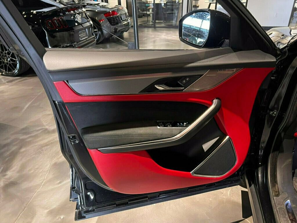 Used 2023 Jaguar F-PACE SVR image 9