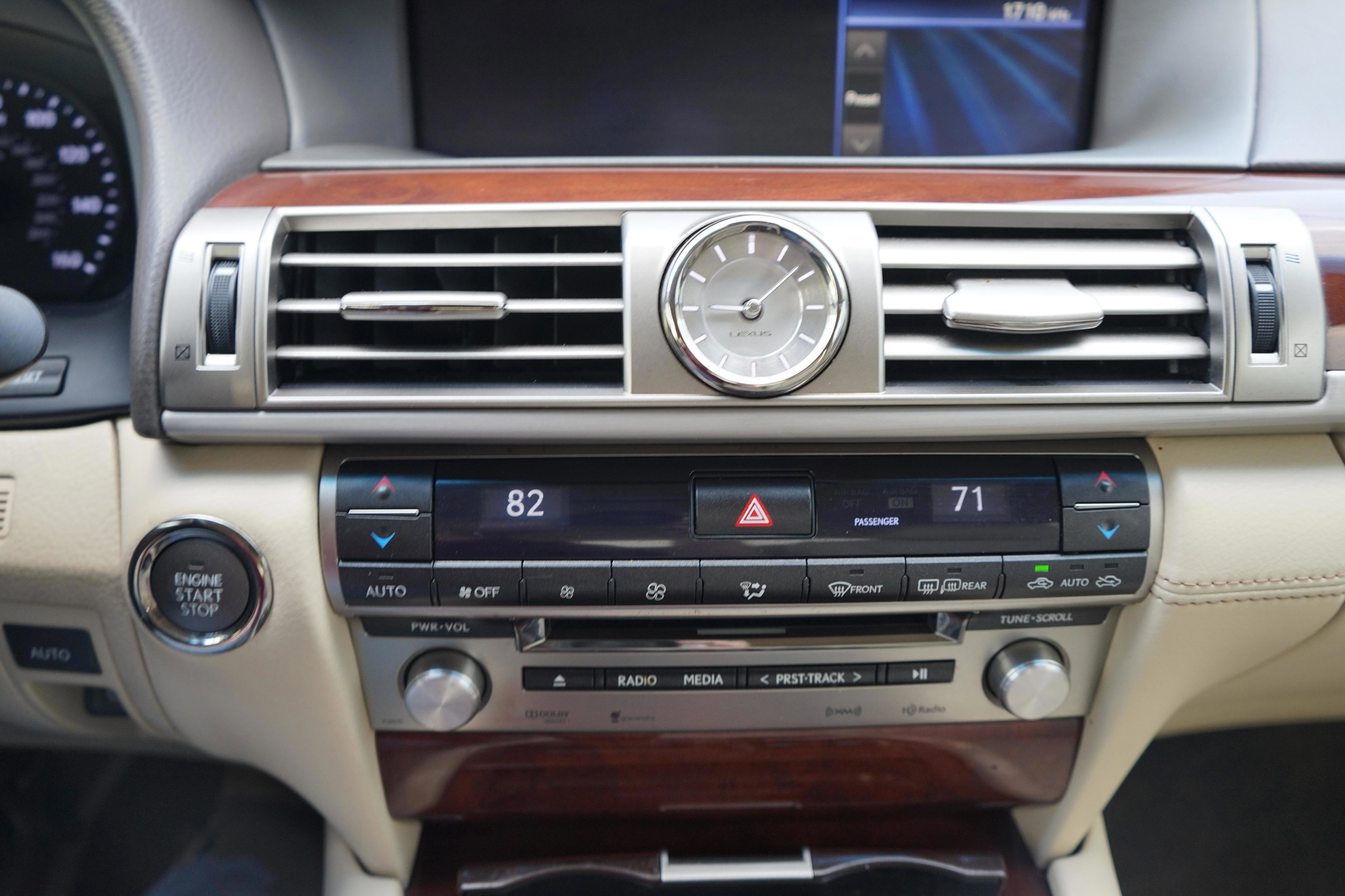 Used 2014 Lexus LS 460 w/ Comfort Package image 16