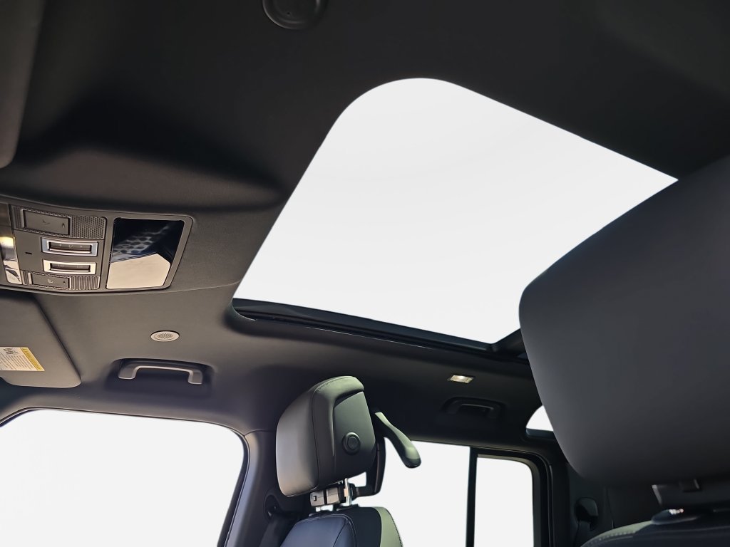New 2026 Land Rover Defender 110 X-Dynamic SE AWD/4WD image 30