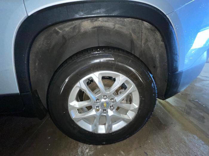 Used 2020 Chevrolet Traverse LT image 14