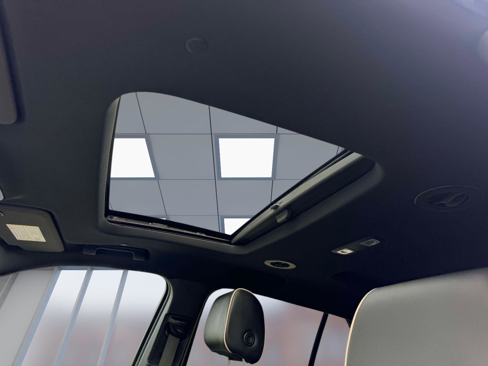 Used 2023 Chevrolet Traverse Premier image 21