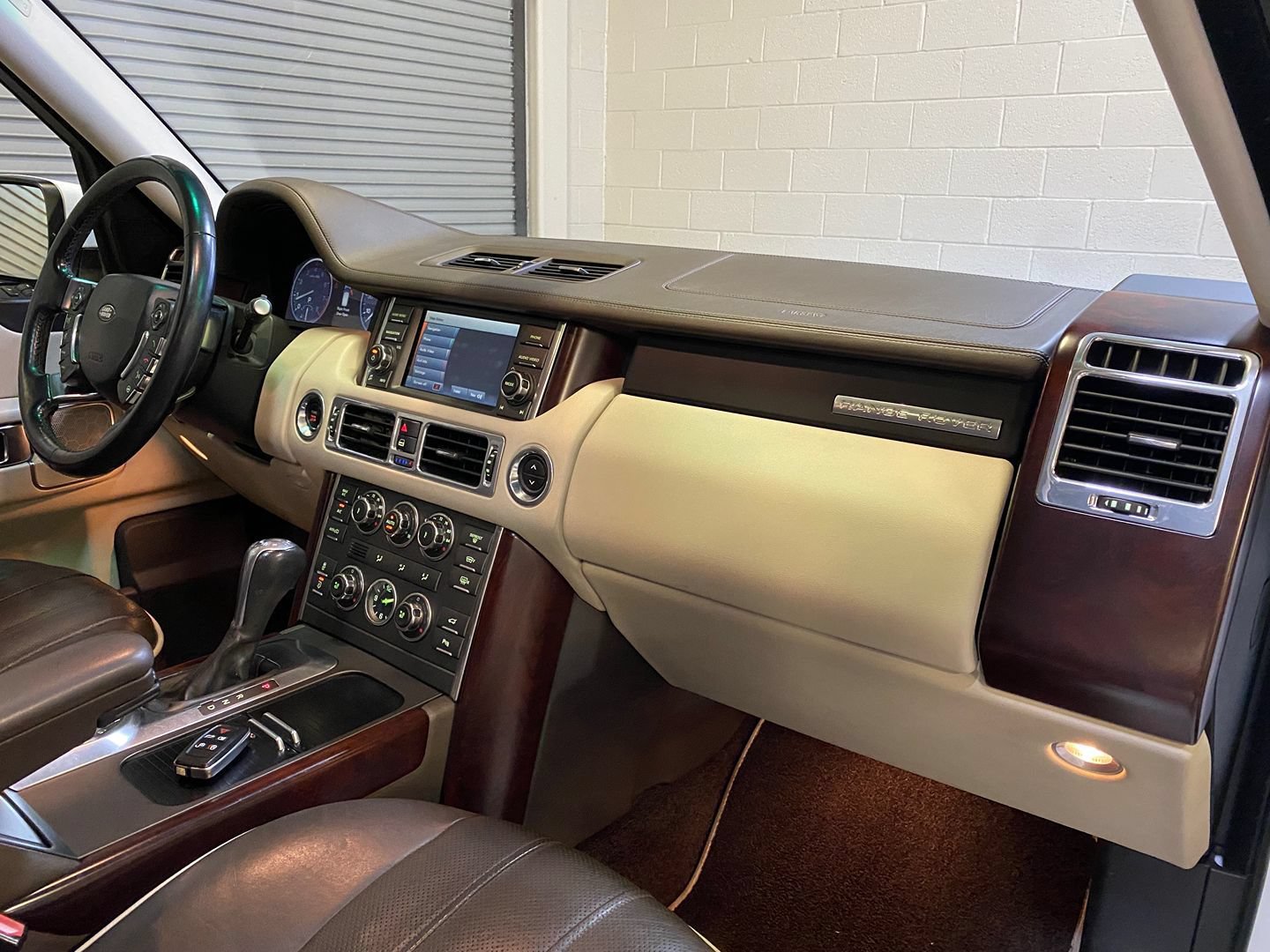Used 2011 Land Rover Range Rover HSE LUX AWD/4WD image 29