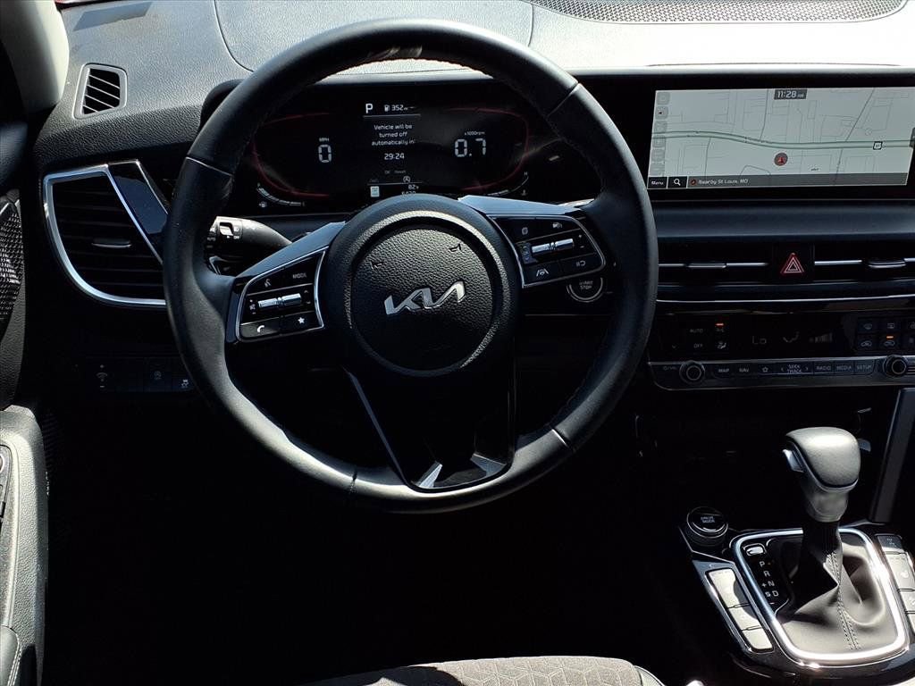 Used 2025 Kia Seltos S AWD/4WD image 4